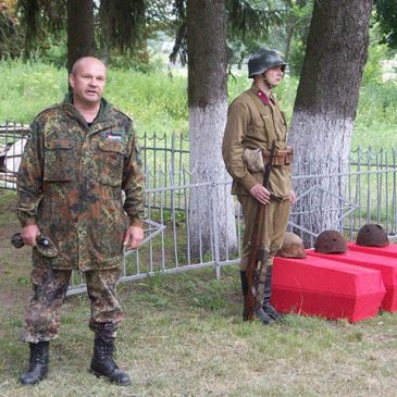 Перезахоронение трёх советских воинов