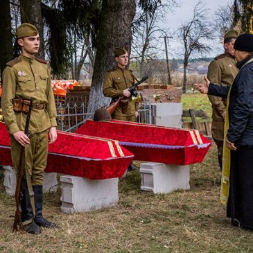 Перепоховання останків 23-х невідомих радянських воїнів