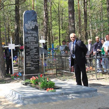 Открытие памятника на братской могиле в с. Толстое